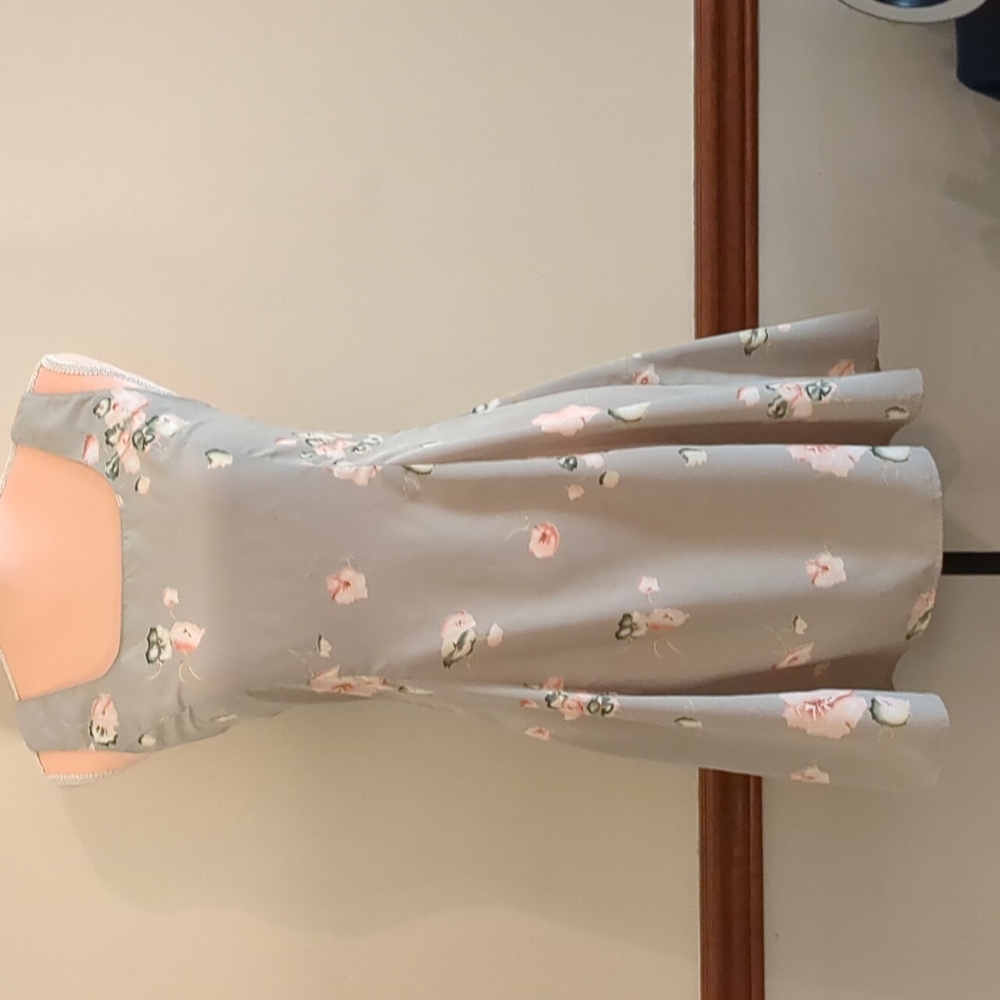 Newport News gray dress with floral accents, sized 4P - Picture 1 of 8